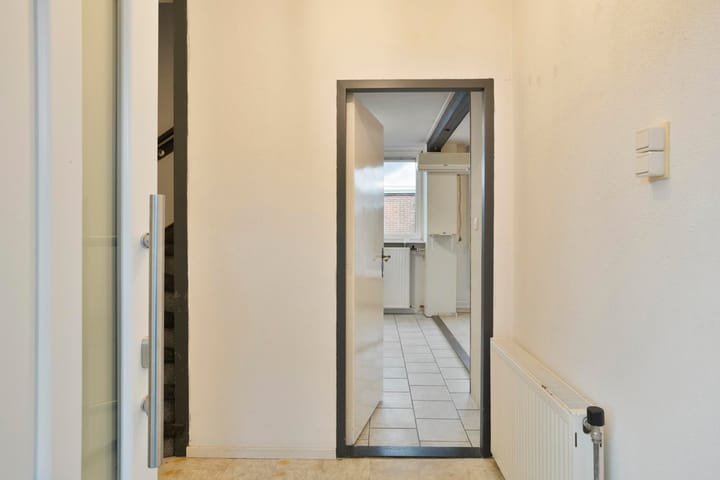 Tussenwoning te koop: Van Hiltenstraat 3, Geleen
