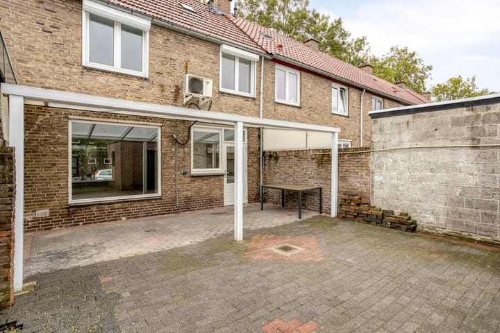 Tussenwoning te koop: Van Hiltenstraat 3, Geleen