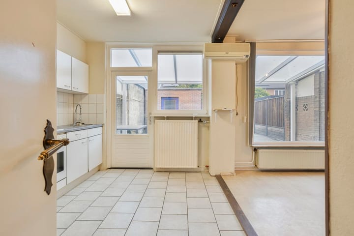Tussenwoning te koop: Van Hiltenstraat 3, Geleen