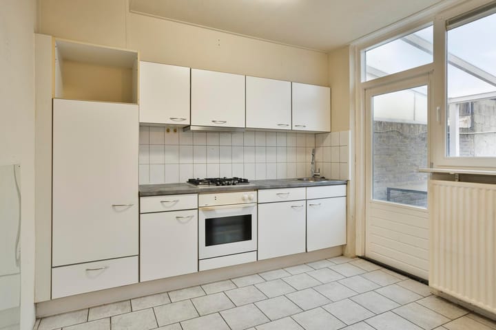 Tussenwoning te koop: Van Hiltenstraat 3, Geleen