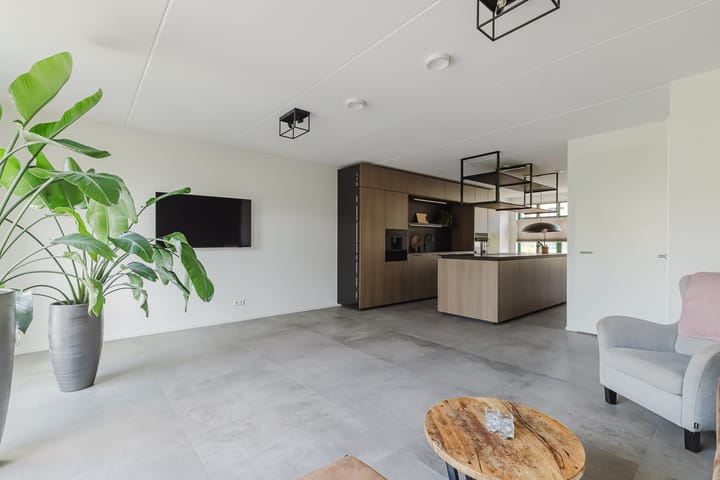 Tussenwoning te koop: Barend Cohenstraat 17, Breda