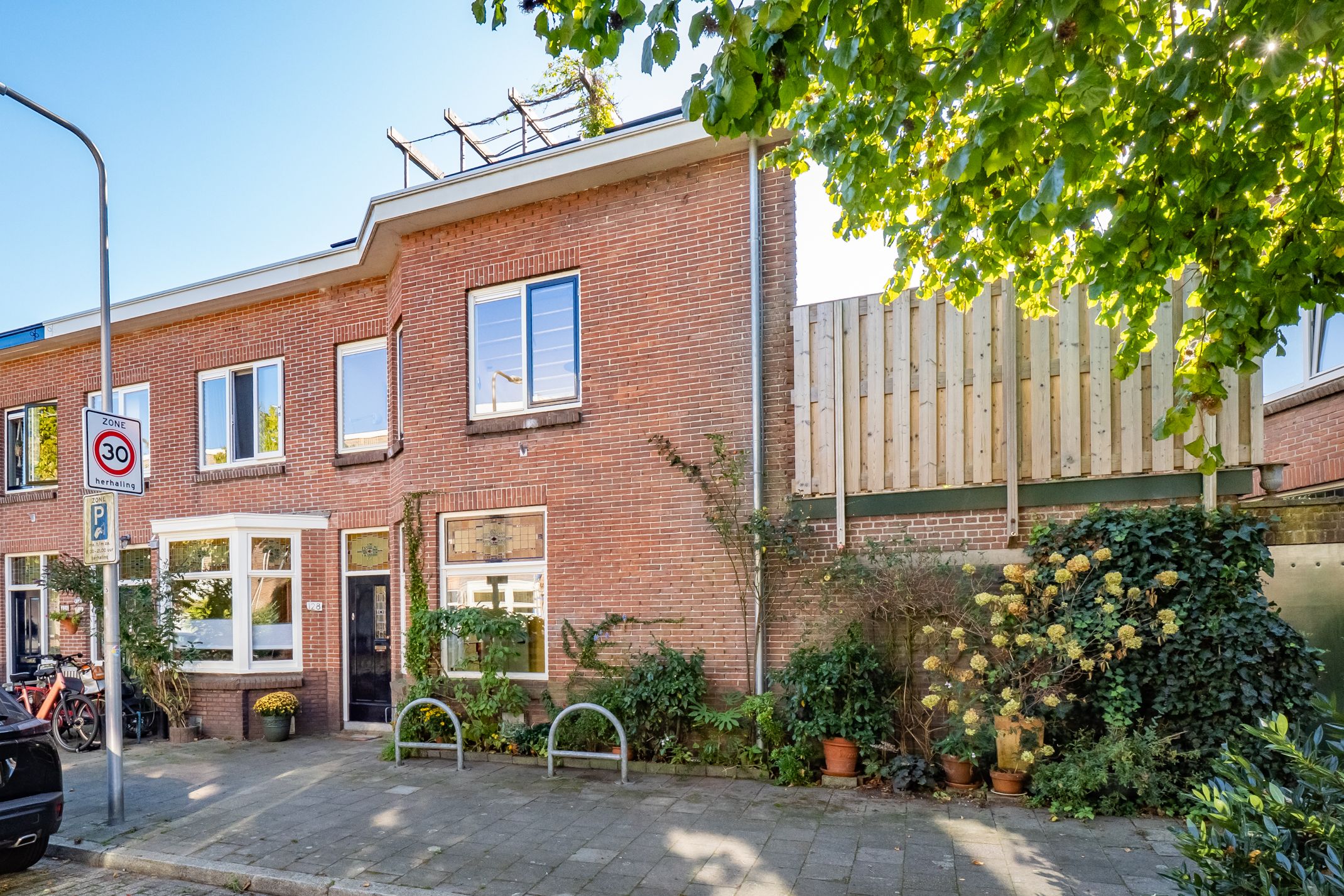 Photo 48 of Surinamestraat 128