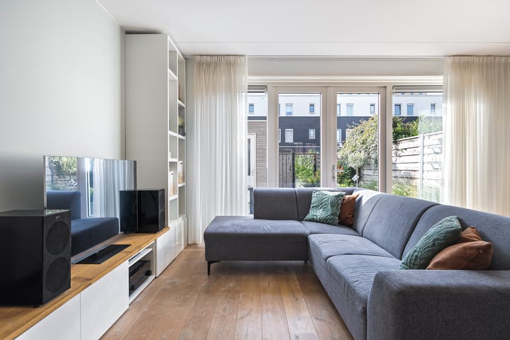 Tussenwoning te koop: Jan Luykenstraat 25, Leeuwarden