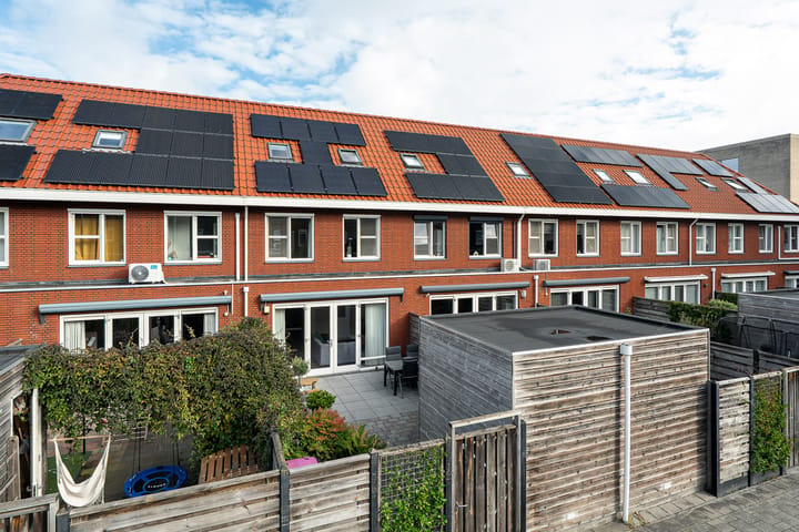 Tussenwoning te koop: Jan Luykenstraat 25, Leeuwarden