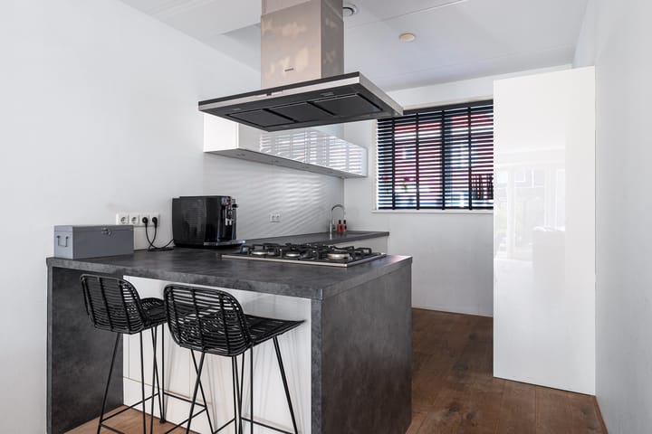 Tussenwoning te koop: Jan Luykenstraat 25, Leeuwarden