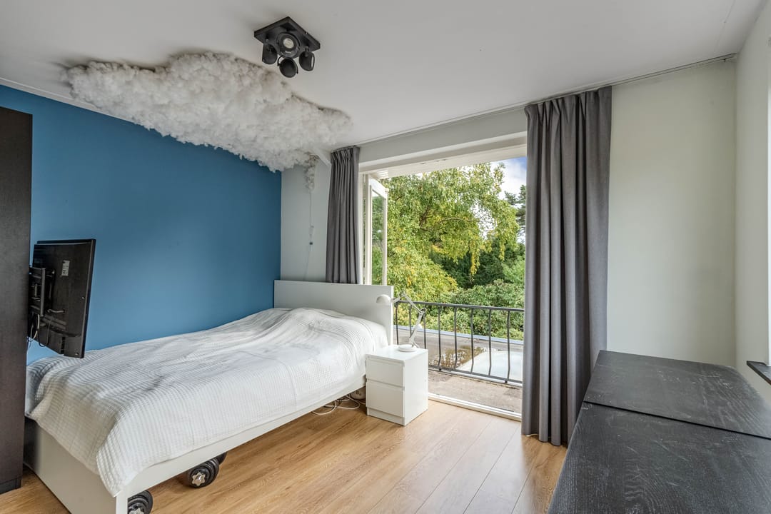 Photo 32 of Van Limburg Stirumstraat 17