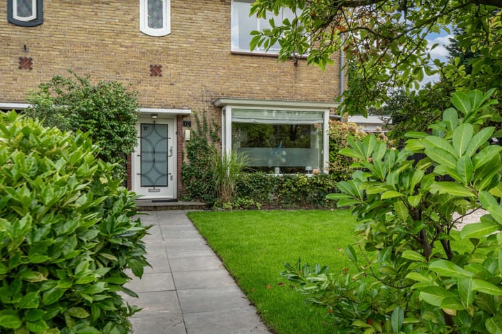 Vrijstaande woning te koop: Van Limburg Stirumstraat 17, Huizen