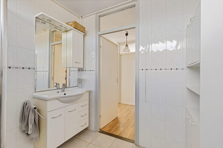 Hoekwoning te koop: Stjûrmanstún 15, Hallum