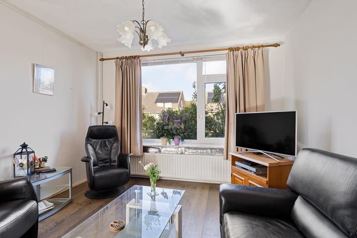 Hoekwoning te koop: Stjûrmanstún 15, Hallum