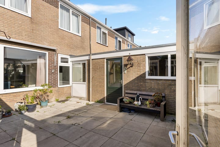 Hoekwoning te koop: Stjûrmanstún 15, Hallum