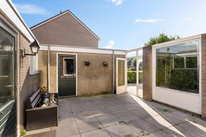 Hoekwoning te koop: Stjûrmanstún 15, Hallum