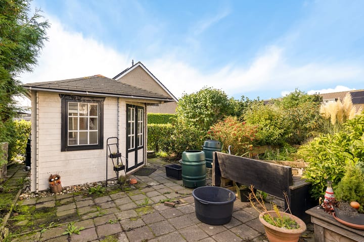 Hoekwoning te koop: Stjûrmanstún 15, Hallum