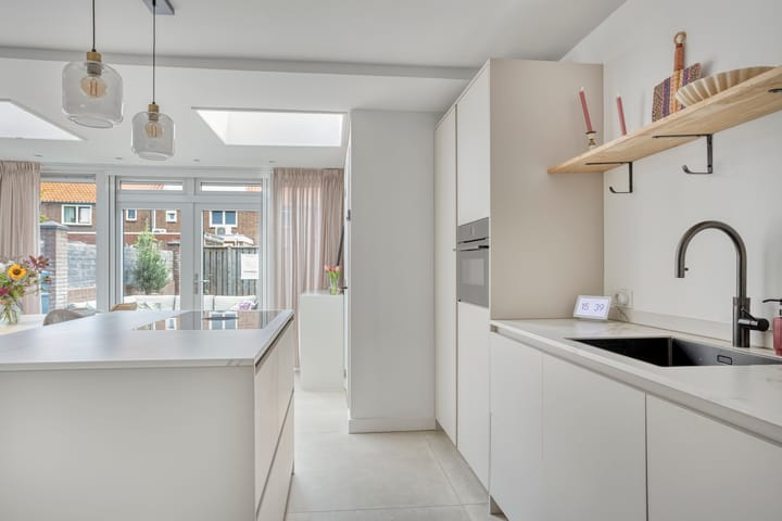 Tussenwoning te koop: Anthonie van Dyckstraat 9, Deventer