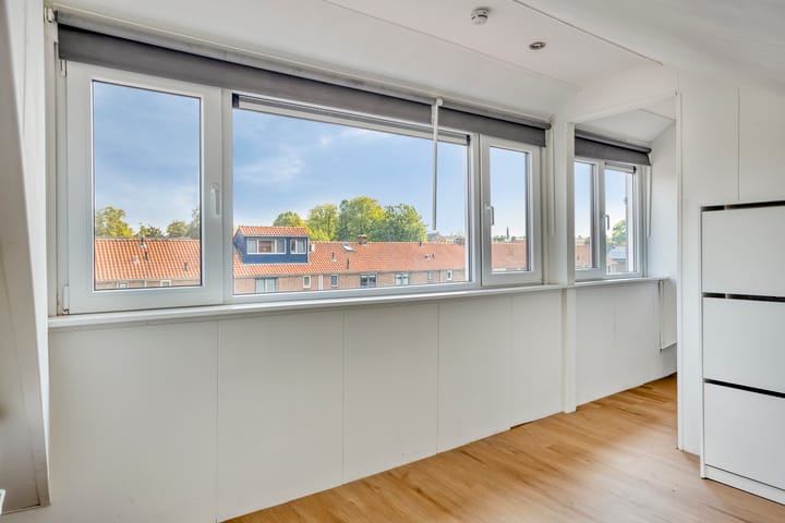 Tussenwoning te koop: Anthonie van Dyckstraat 9, Deventer