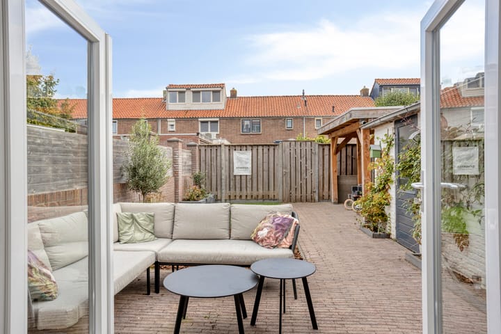 Tussenwoning te koop: Anthonie van Dyckstraat 9, Deventer