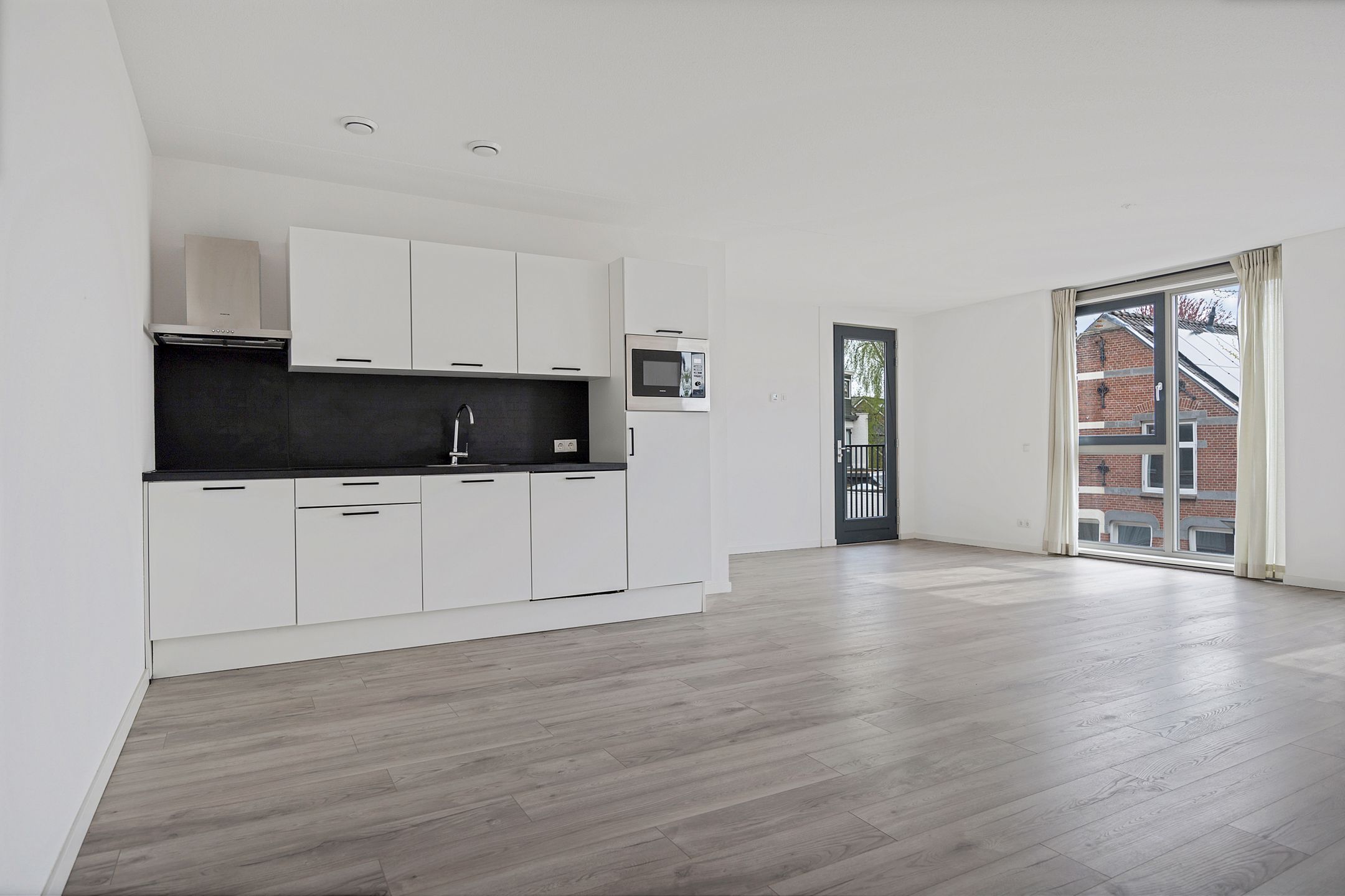 Photo 6 of Van der Capellenstraat 18