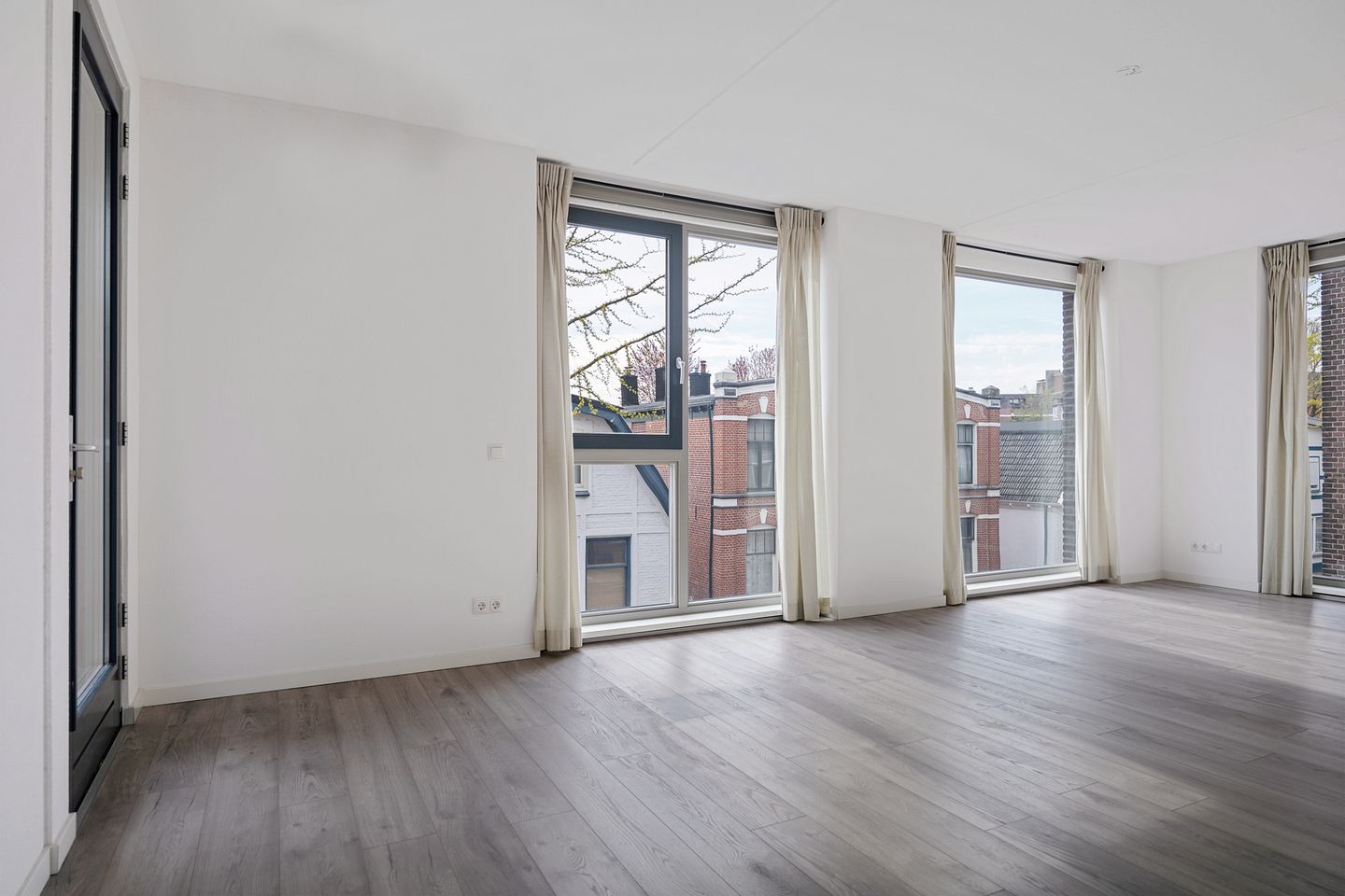 Photo 4 of Van der Capellenstraat 18