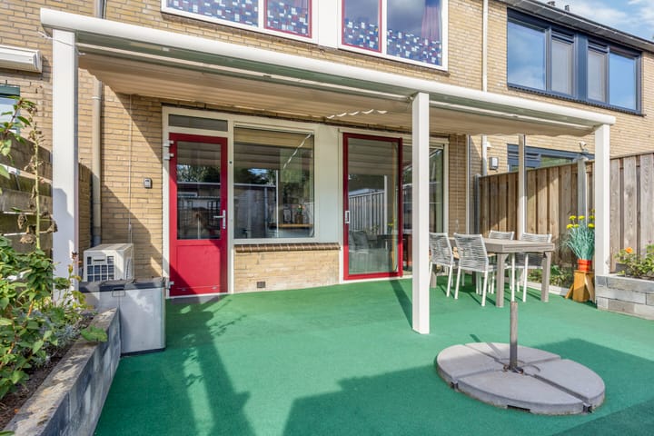 Tussenwoning te koop: Ligusterstraat 5, Heteren