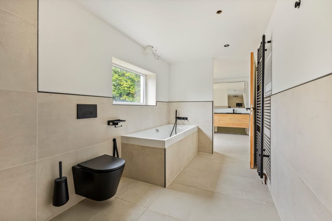 Photo 32 of Akerstraat 145