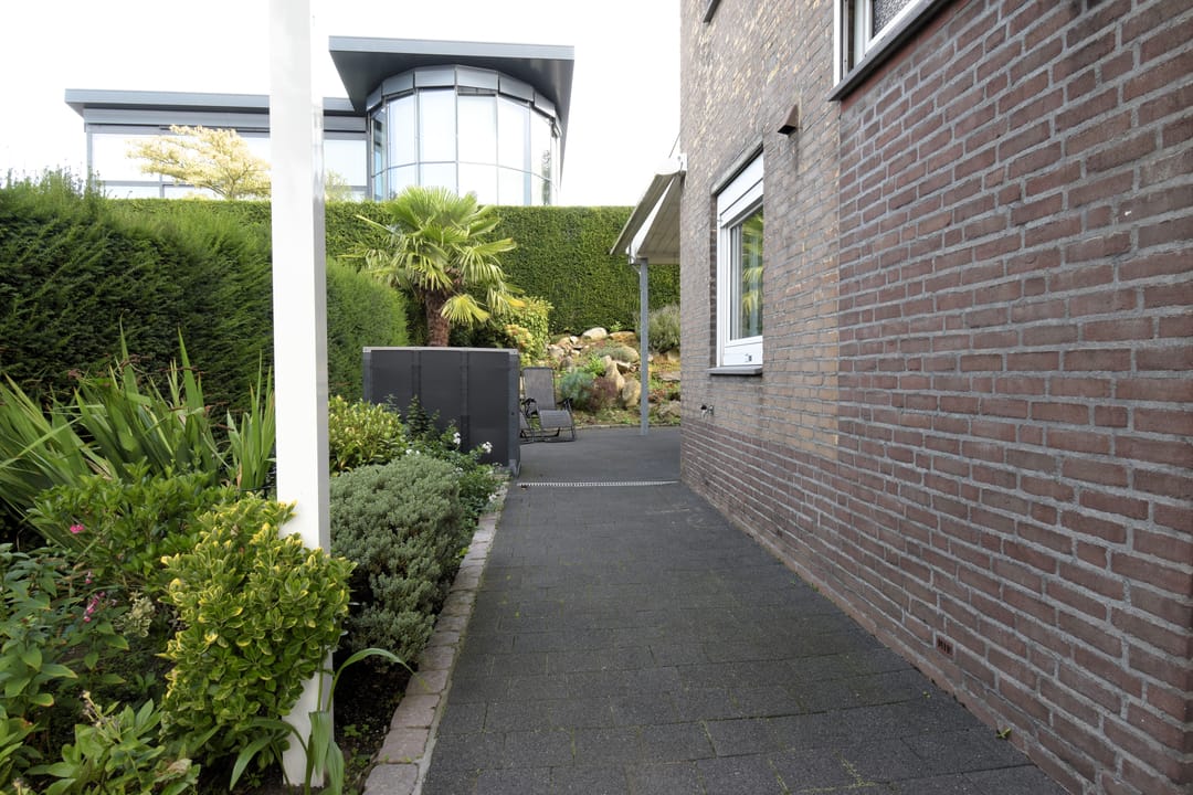 Photo 23 of Karolingenstraat 2