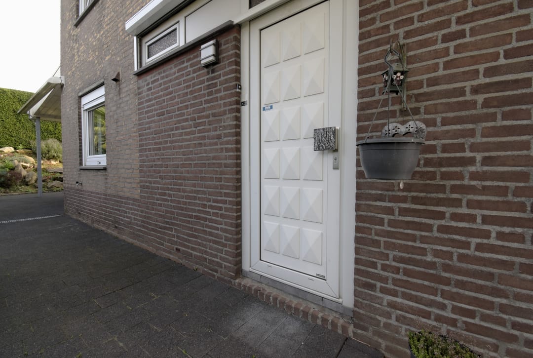 Photo 2 of Karolingenstraat 2