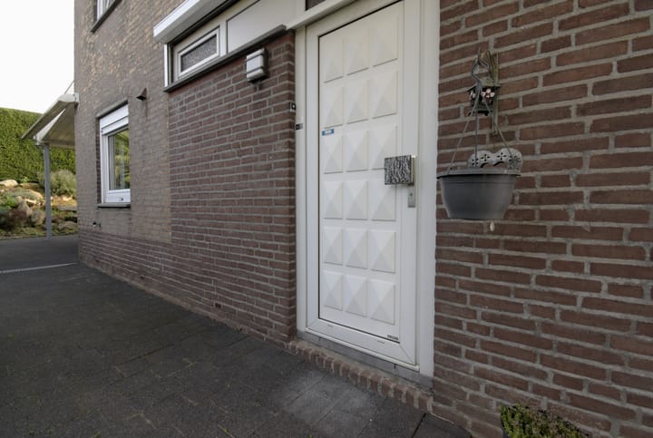 Photo 2 of Karolingenstraat 2