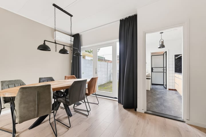 Tussenwoning te koop: Frederik van Eedenstraat 19, Tilburg