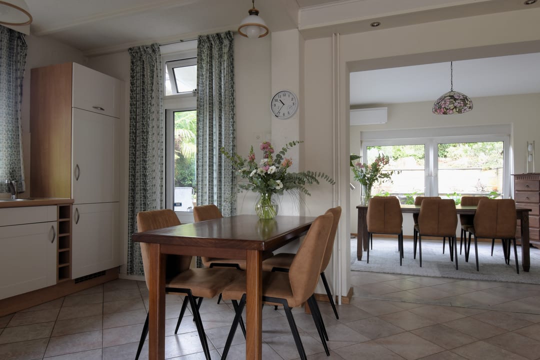 Photo 11 of Karolingenstraat 2