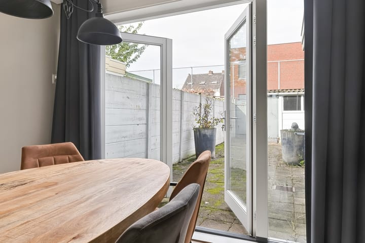Tussenwoning te koop: Frederik van Eedenstraat 19, Tilburg