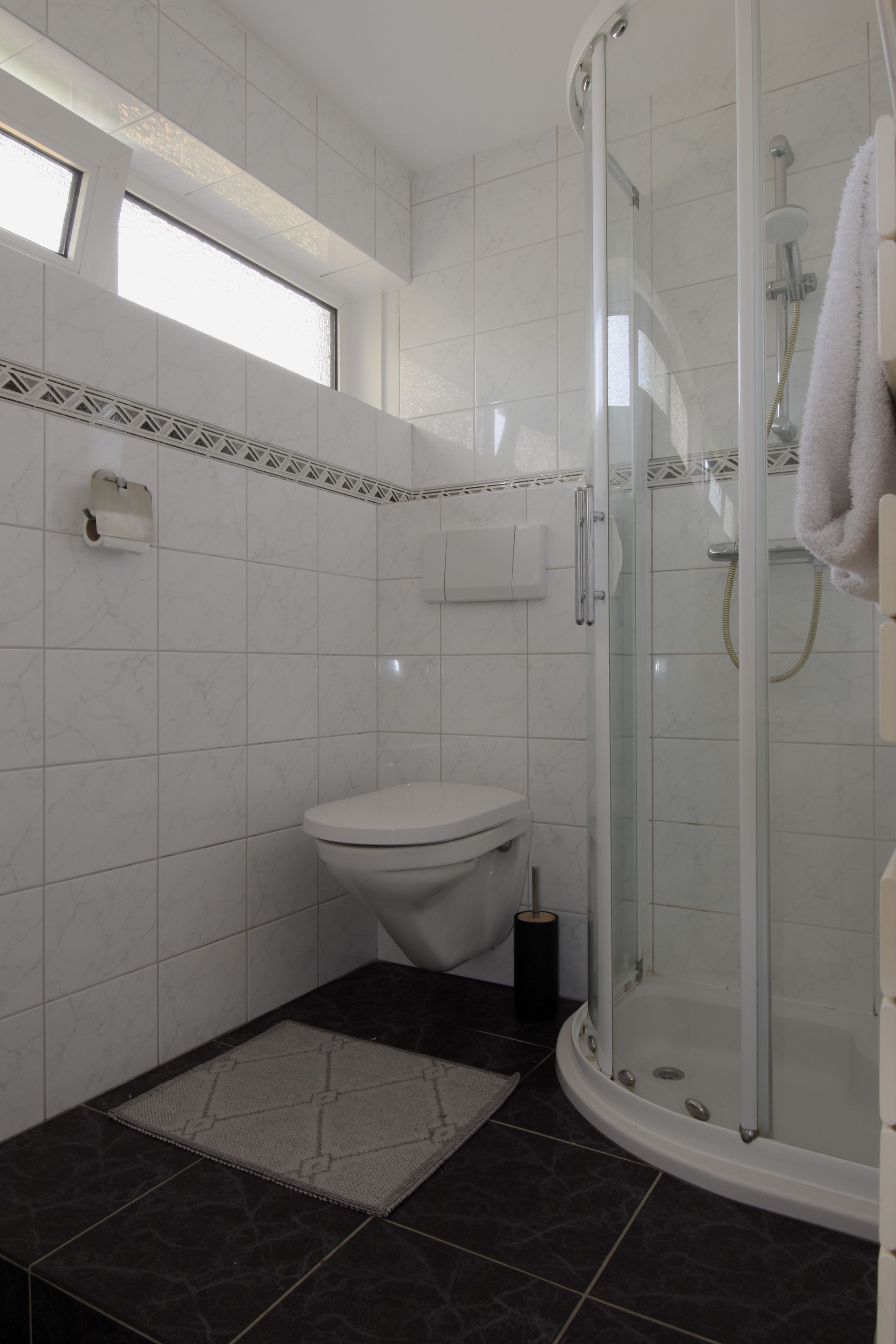 Photo 18 of Karolingenstraat 2