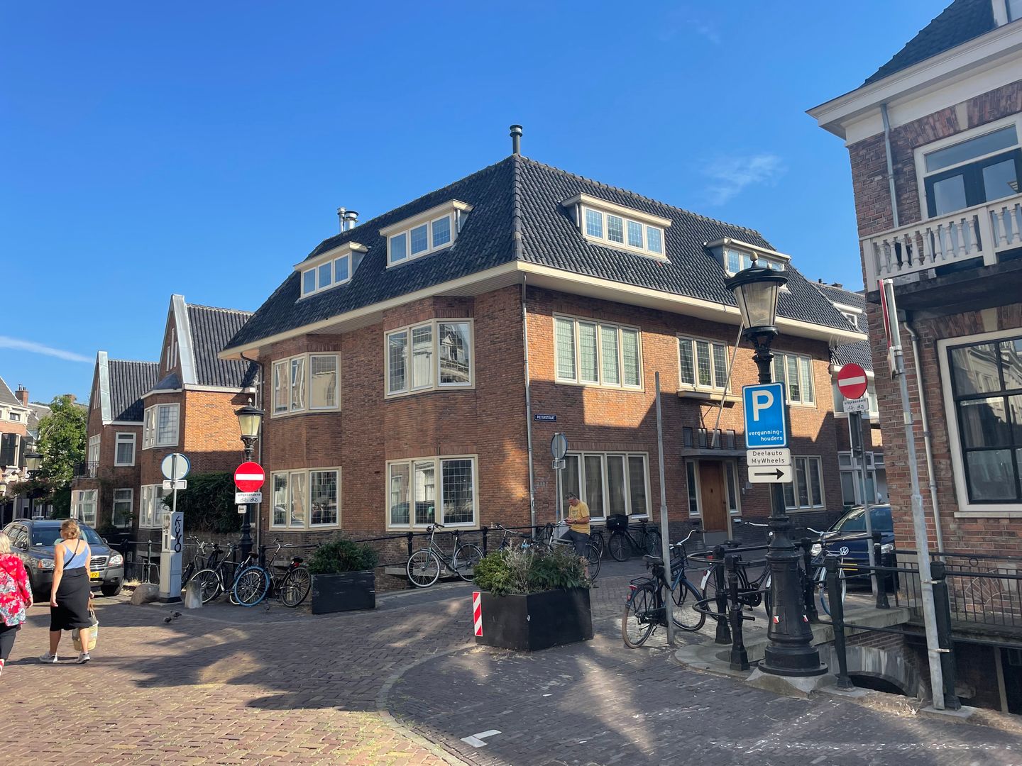 View photo 1 of Pieterstraat 11