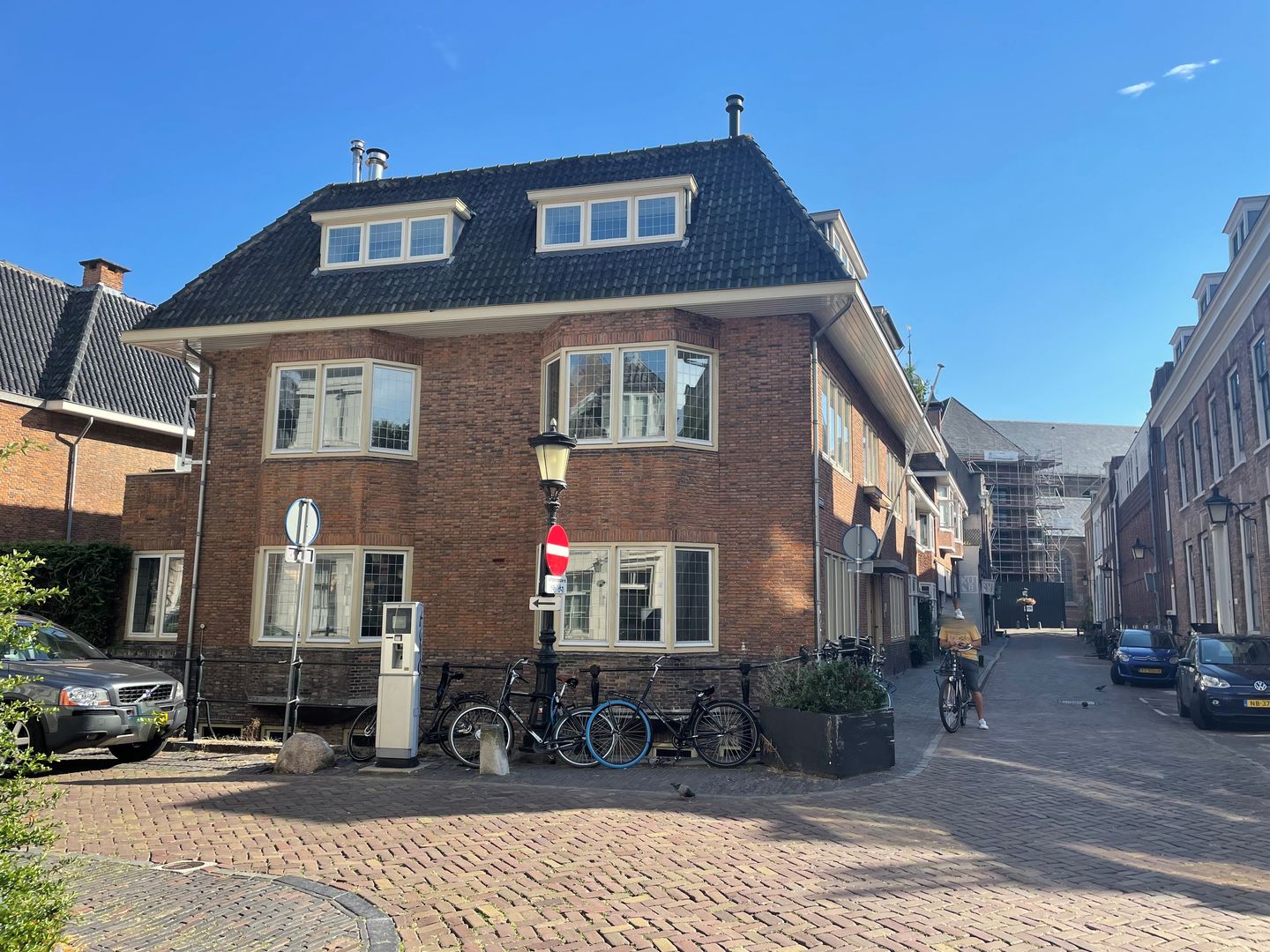 View photo 2 of Pieterstraat 11