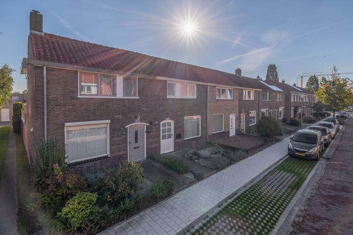 Tussenwoning te koop: Baardwijksestraat 43, Waalwijk
