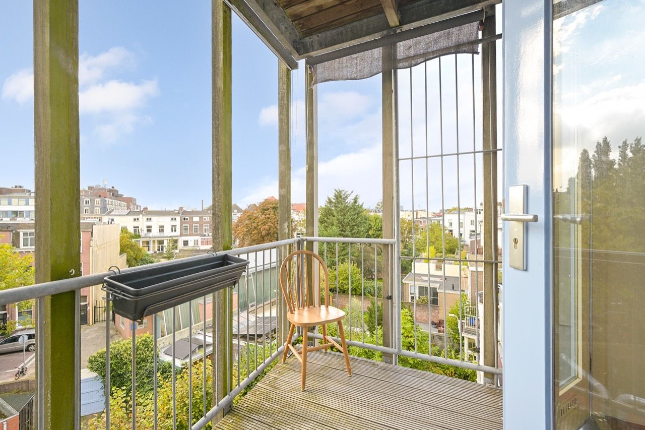Photo 12 of Huijgensstraat 13-D