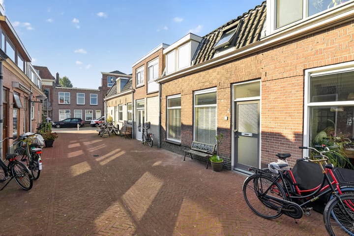 Photo 4 of Bloemstraat 1