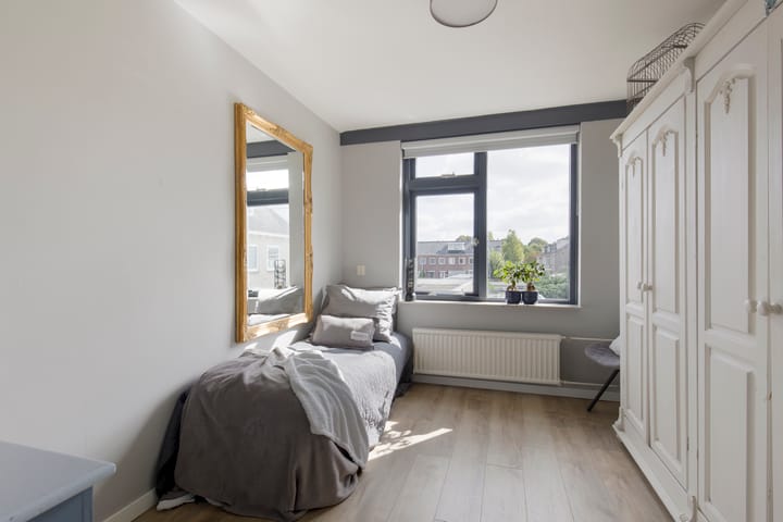 Tussenwoning te koop: Pieter Breughellaan 35, Hillegom