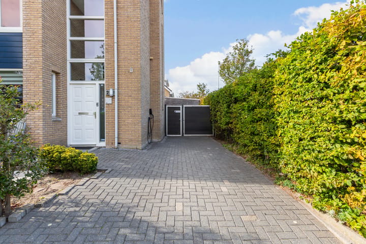 Vrijstaande woning te koop: Meerkoet 2, Rozenburg (Zh)