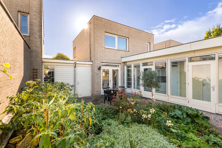 Tussenwoning te koop: Ruisvoorn 13, Tiel
