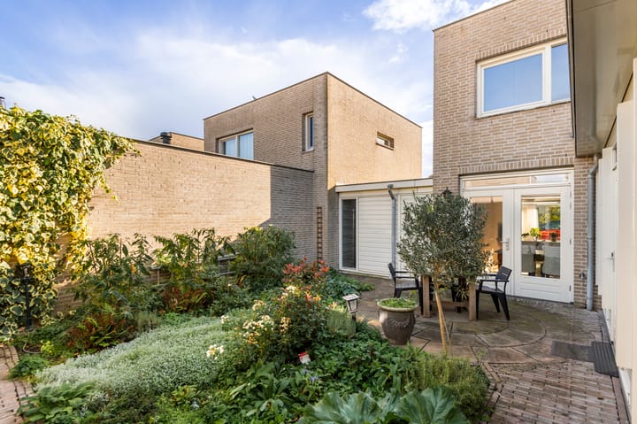 Tussenwoning te koop: Ruisvoorn 13, Tiel