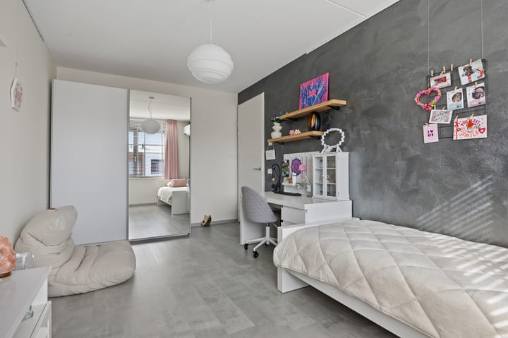 Twee-onder-één-kap te koop: Burgemeester de Geusstraat 80, Waalwijk