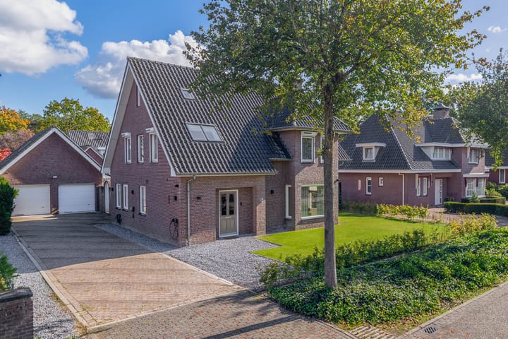 Vrijstaande woning te koop: Vliehorstweide 18, Helmond