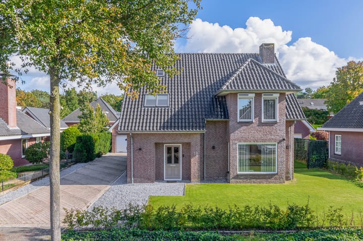 Vrijstaande woning te koop: Vliehorstweide 18, Helmond