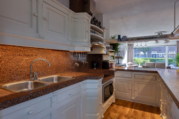 Hoekwoning te koop: Herensingel 186, Weesp