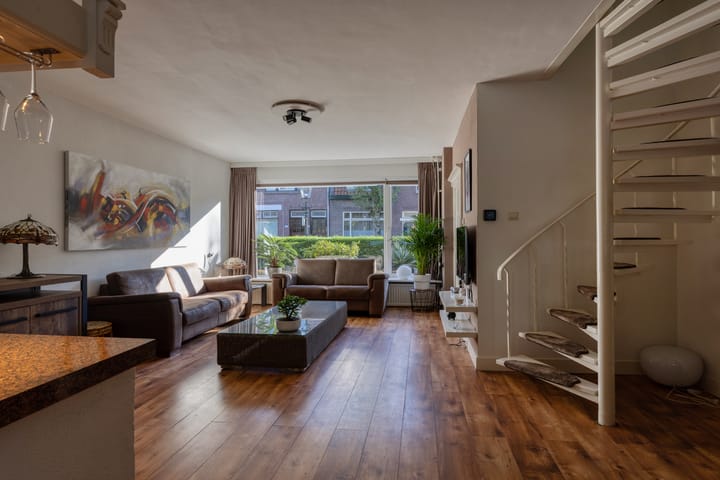 Hoekwoning te koop: Herensingel 186, Weesp