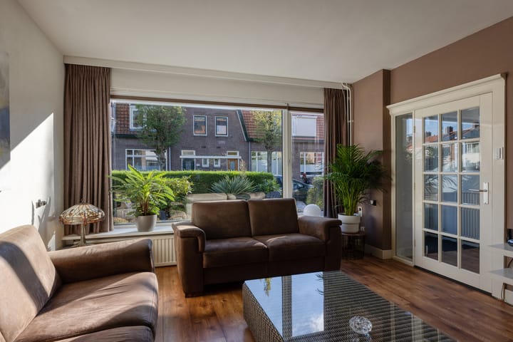 Hoekwoning te koop: Herensingel 186, Weesp