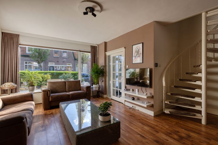 Hoekwoning te koop: Herensingel 186, Weesp