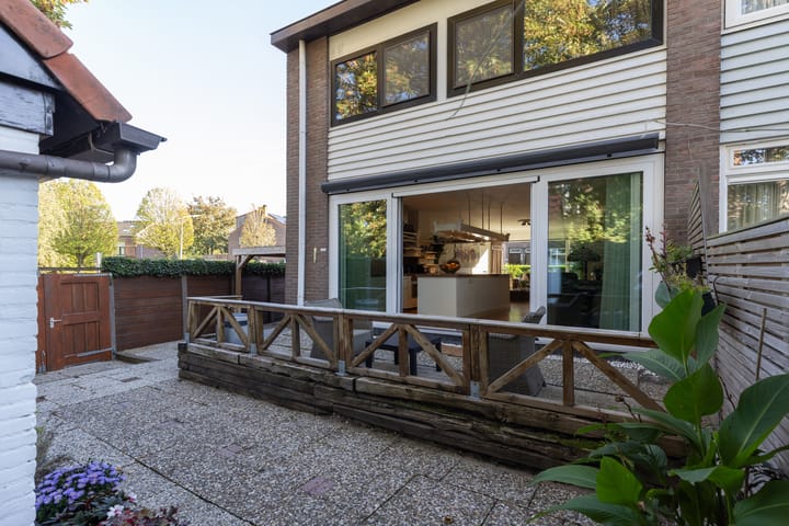 Hoekwoning te koop: Herensingel 186, Weesp