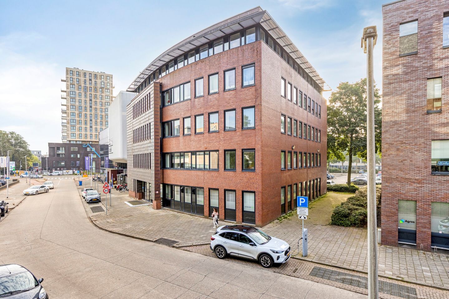 Bekijk foto 4 van Wielingenstraat 81