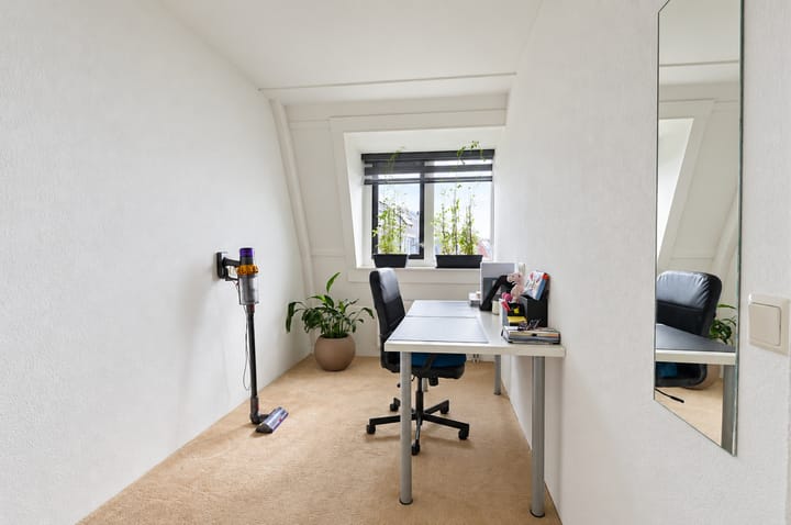 Tussenwoning te koop: Oude Polderweg 155, 'S-Gravenhage