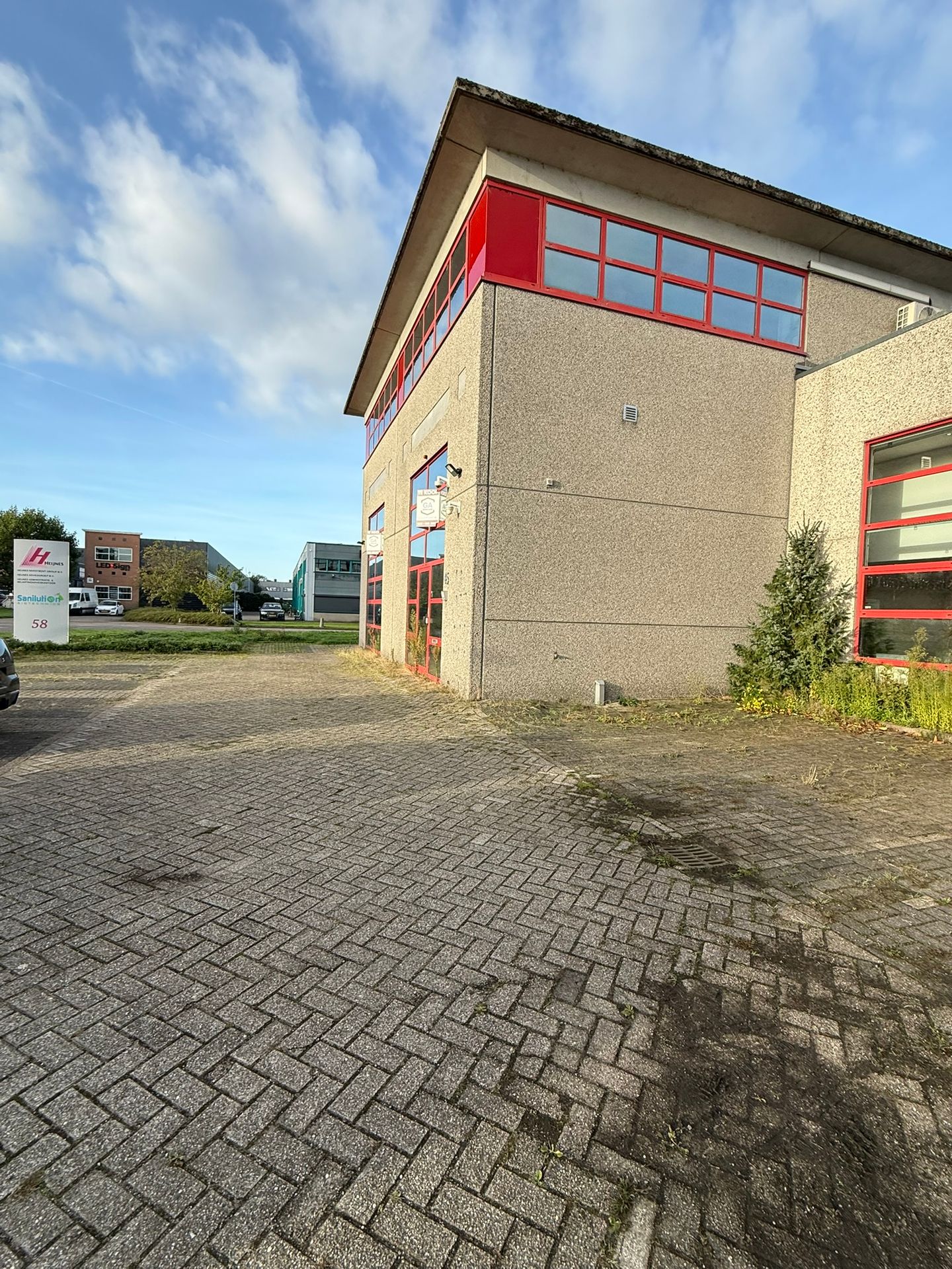 Bekijk foto 2 van Ondernemingsweg 47